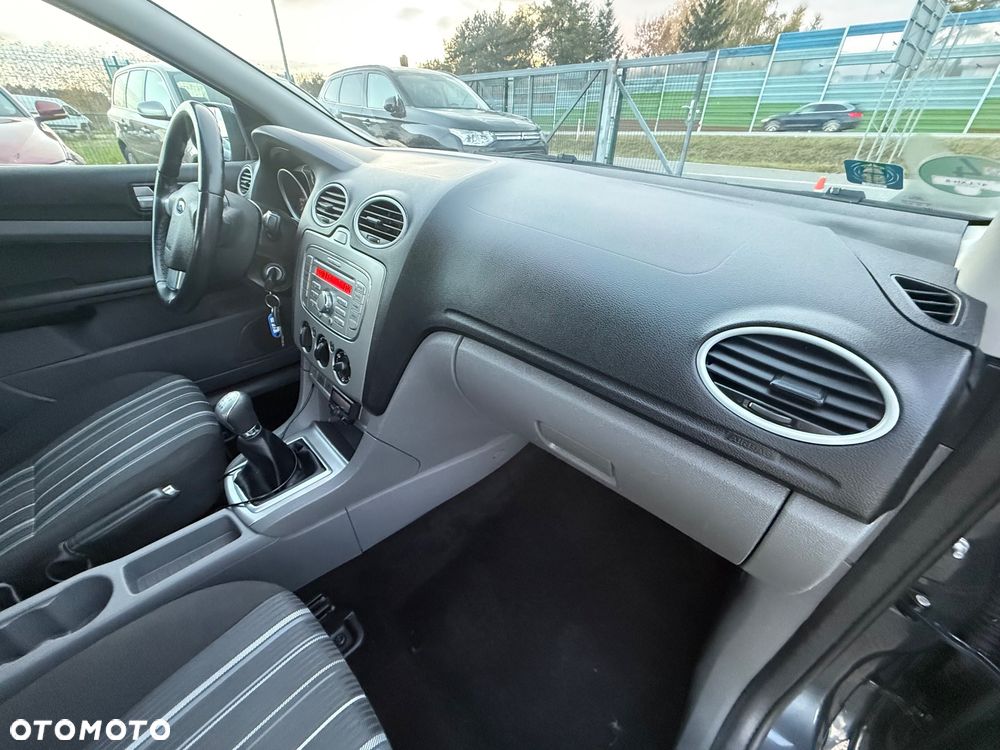 Ford Focus 1.6 16V Ambiente - 30