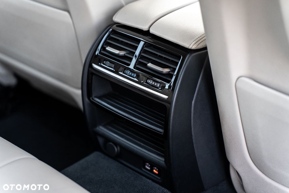 BMW Seria 5 520d xDrive Luxury Line - 11