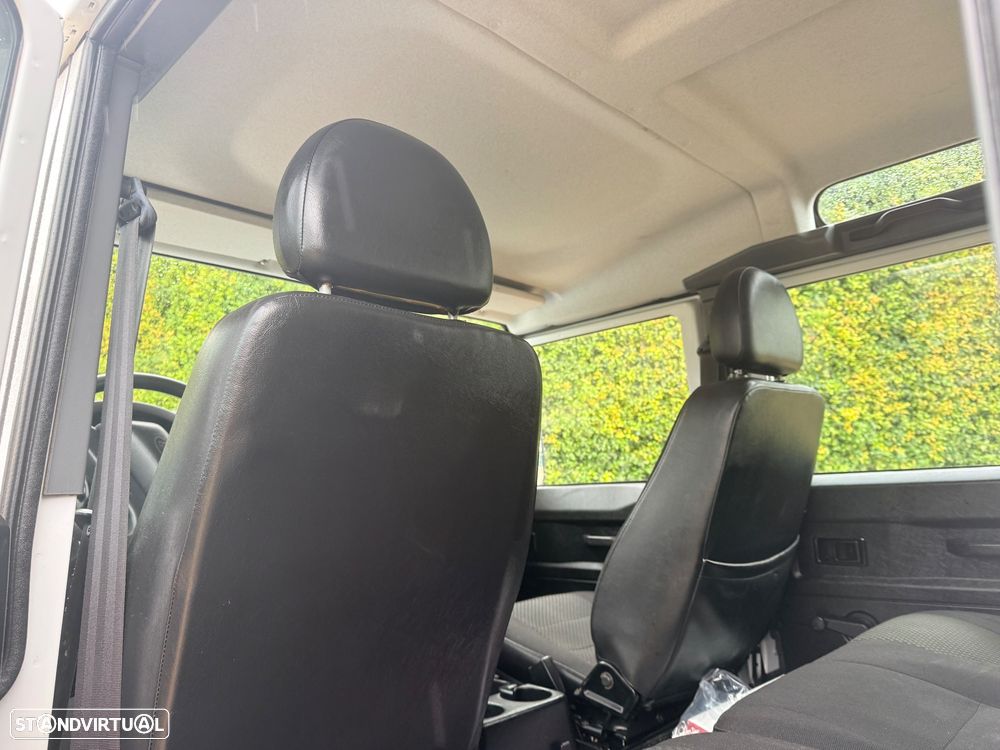 Land Rover Defender - 26