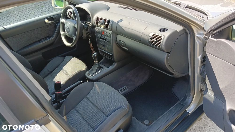 Audi A3 Sportback 1.6 Ambiente - 10