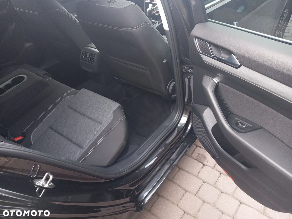 Volkswagen Passat 2.0 TSI Business DSG - 33