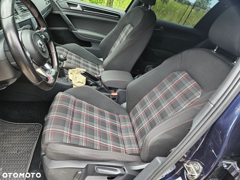 Volkswagen Golf - 20