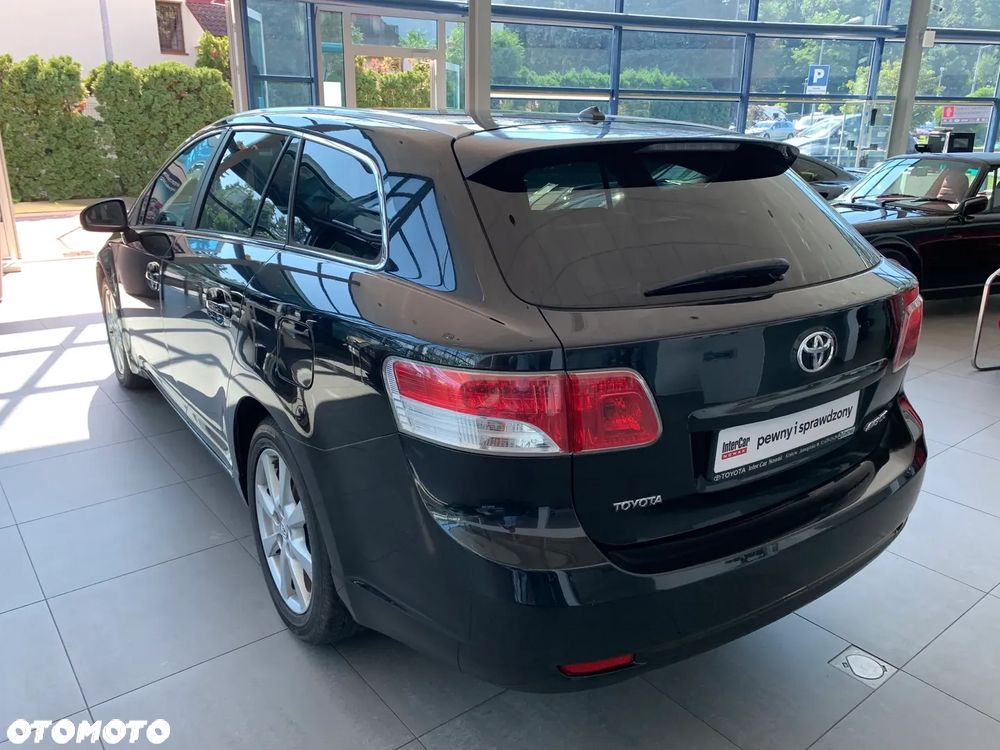 Toyota Avensis - 8