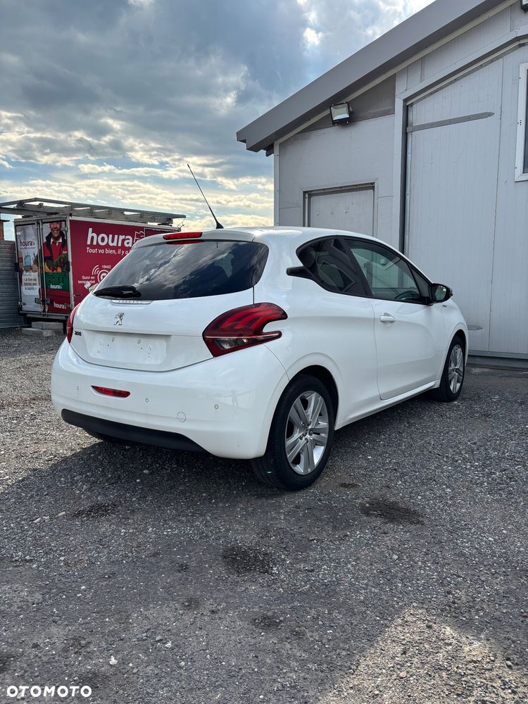 Peugeot 208 - 3