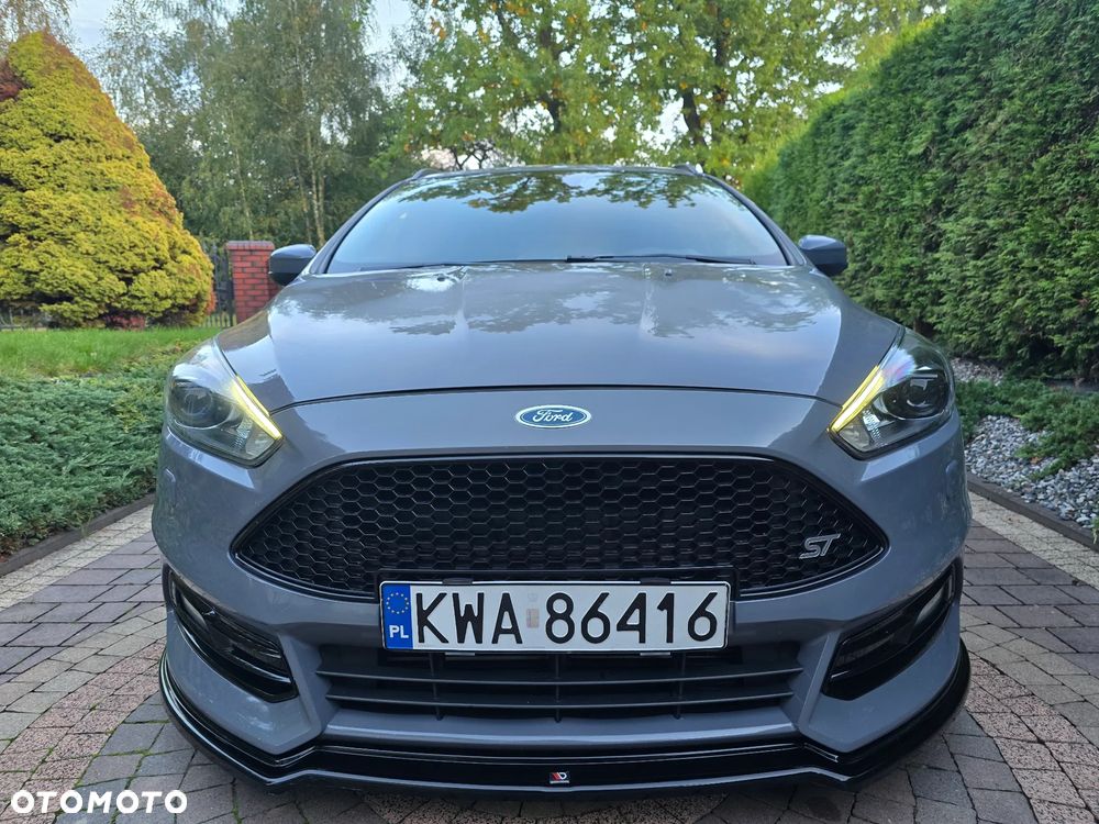 Ford Focus Turnier 2.0 EcoBoost ST mit Leder-Sport-Paket - 28