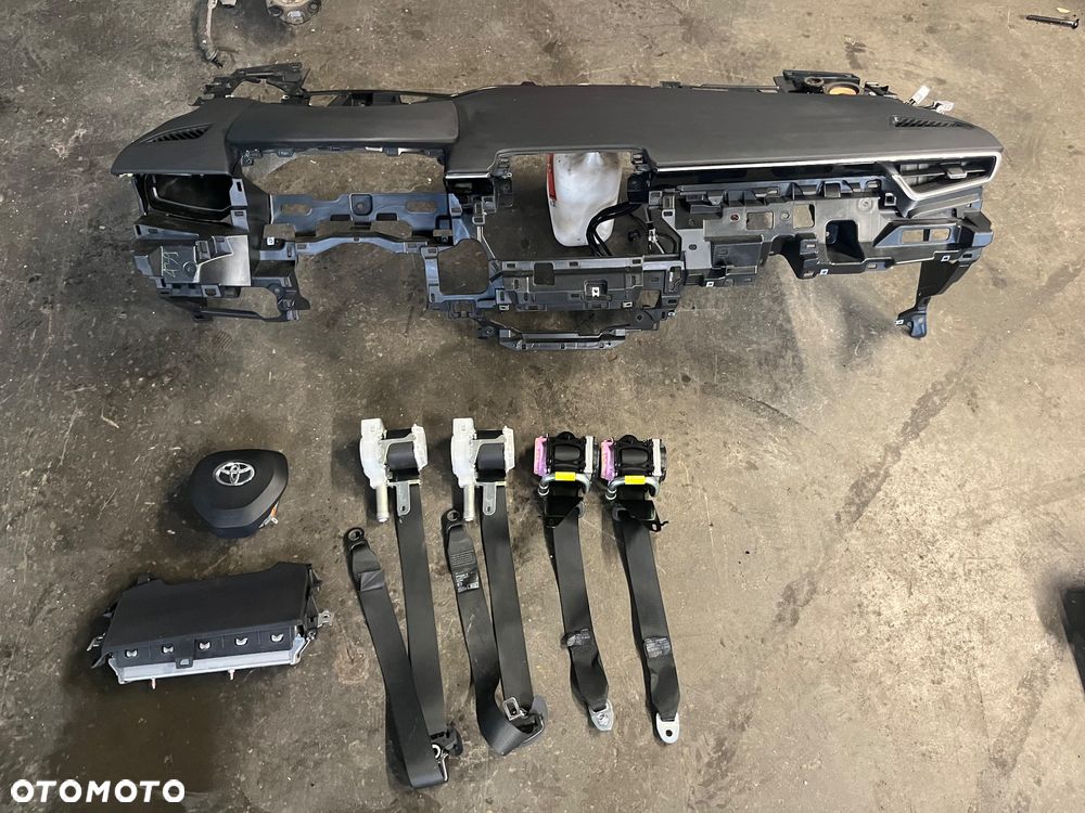 Konsola deska airbag oryginał Toyota Corolla E21 - 1