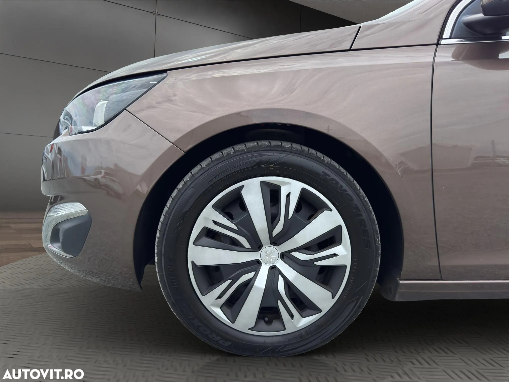 Peugeot 308 1.2 L PureTech Turbo Allure Aut. - 19