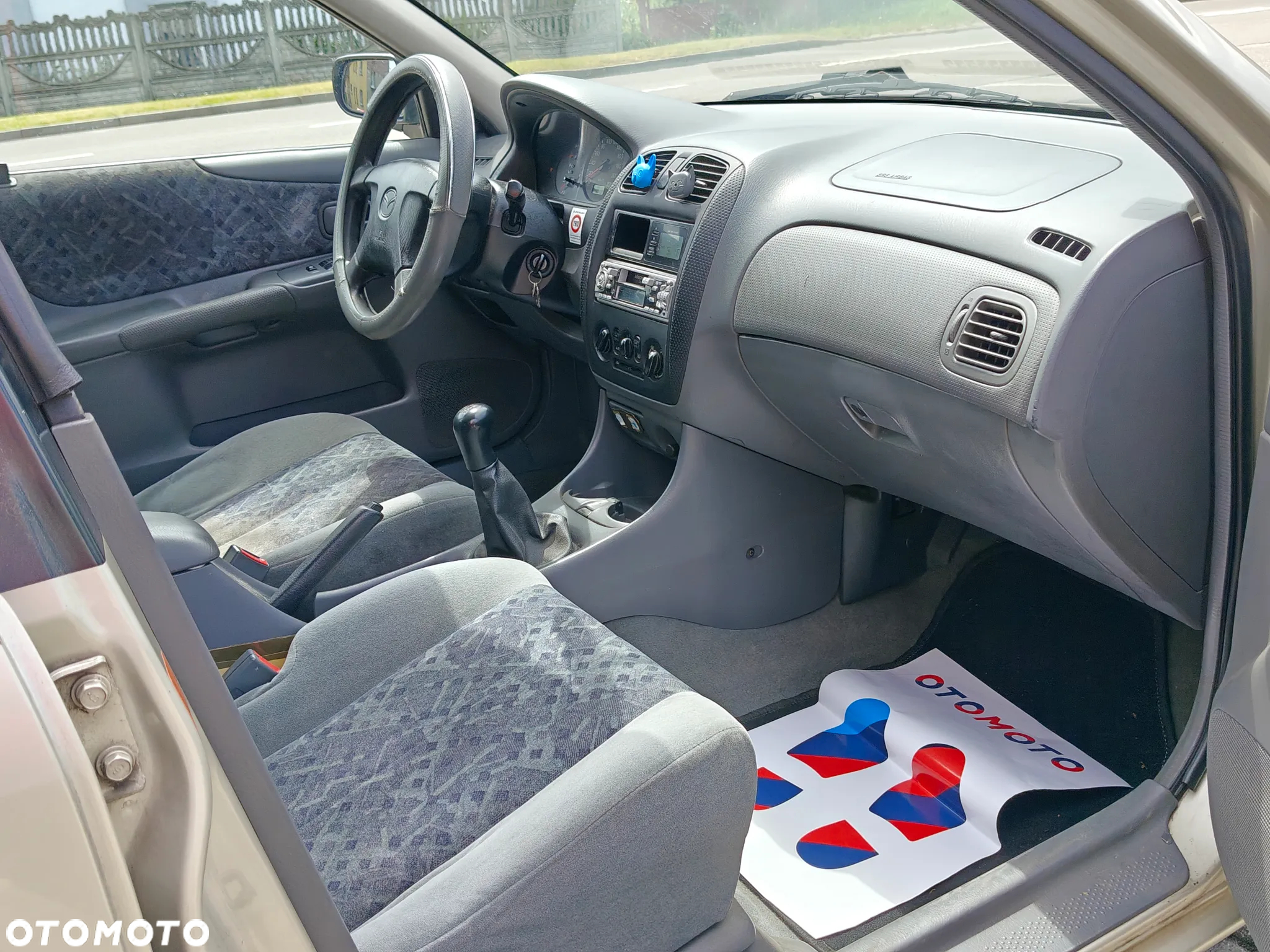 Mazda 323F 1.5 Exclusive - 19