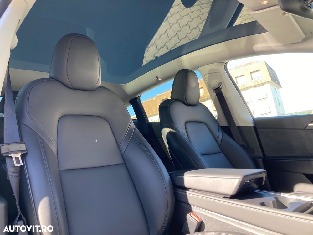 Tesla Model Y Long Range Dual Motor AWD - 19