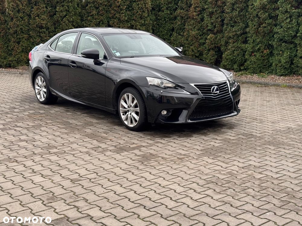 Lexus IS