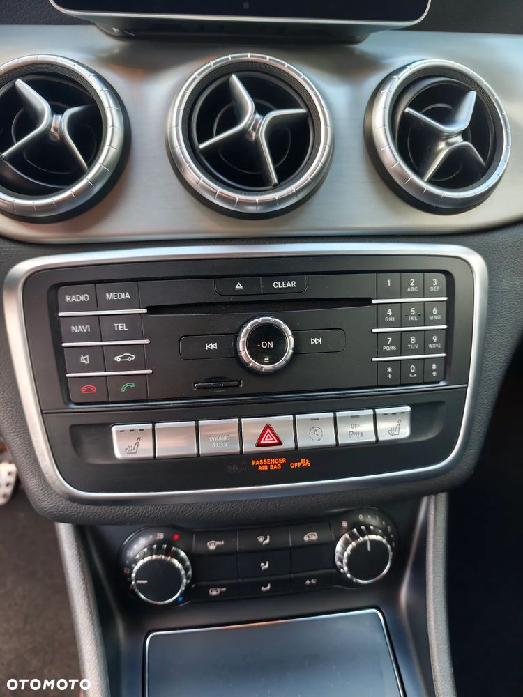 Mercedes-Benz CLA 180 7G-DCT AMG Line - 25
