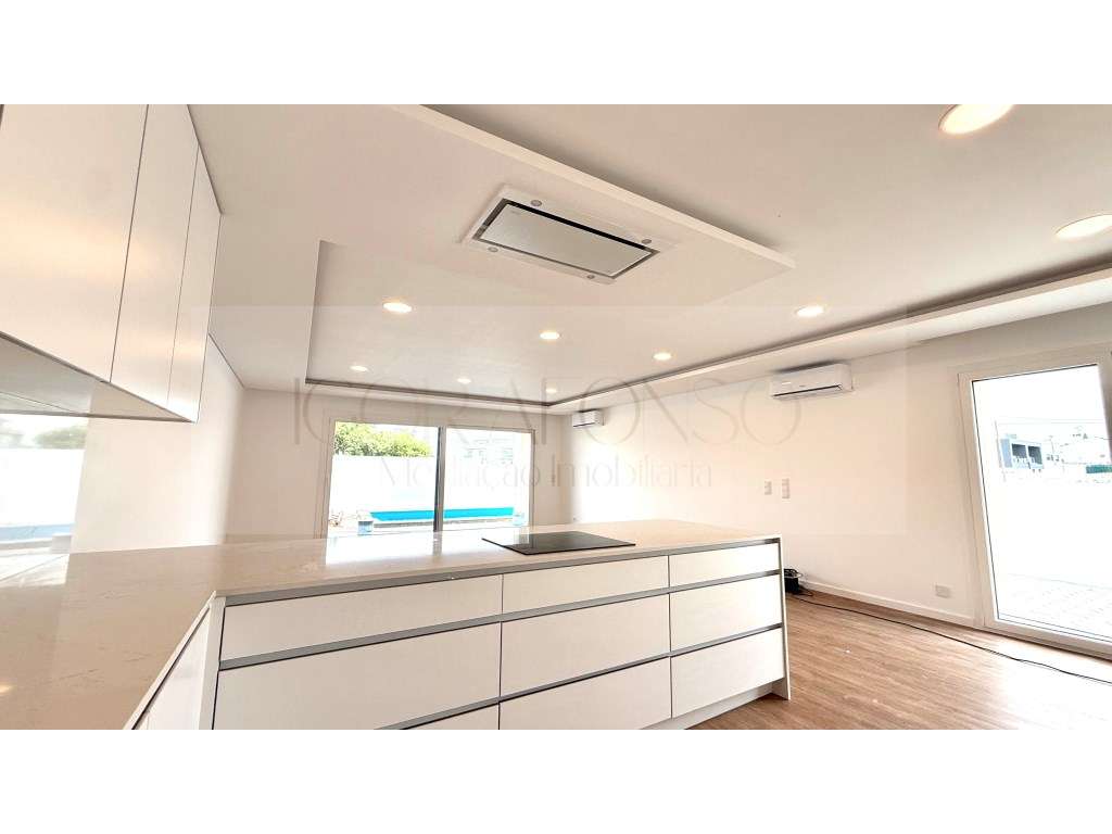 Excelente Moradia T4 Pronta a Habitar com 4 Suítes, Piscina, Terraç... - Grande imagem: 3/41