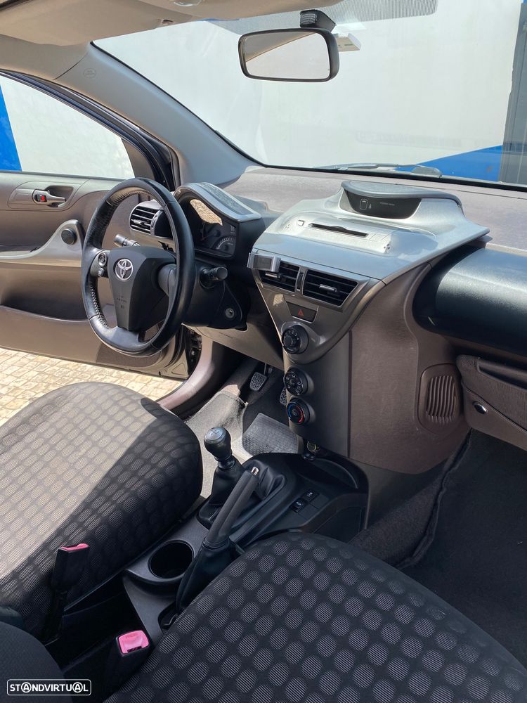 Toyota iQ 1.0 - 3