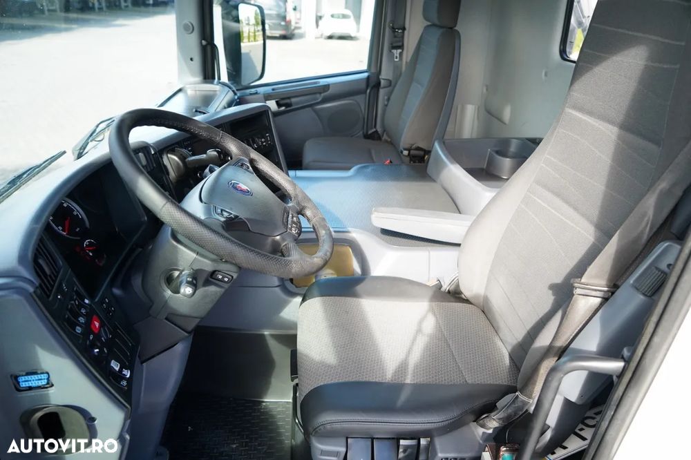 Scania P 410 / 6x4 / BASCULĂ - 6 M + HIAB XS 211 HDS / RADIOCOMANDĂ / EURO 6 / ROTARE / GRABĂ - 26