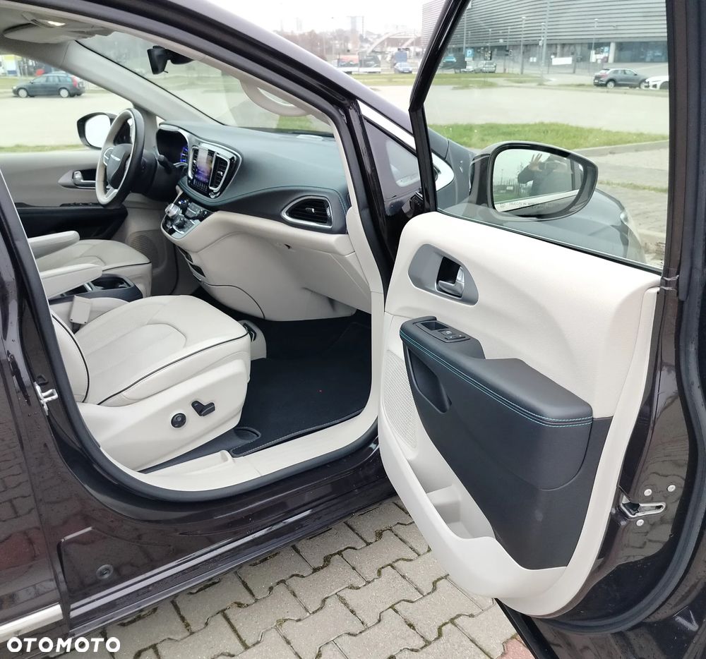 Chrysler Pacifica - 7