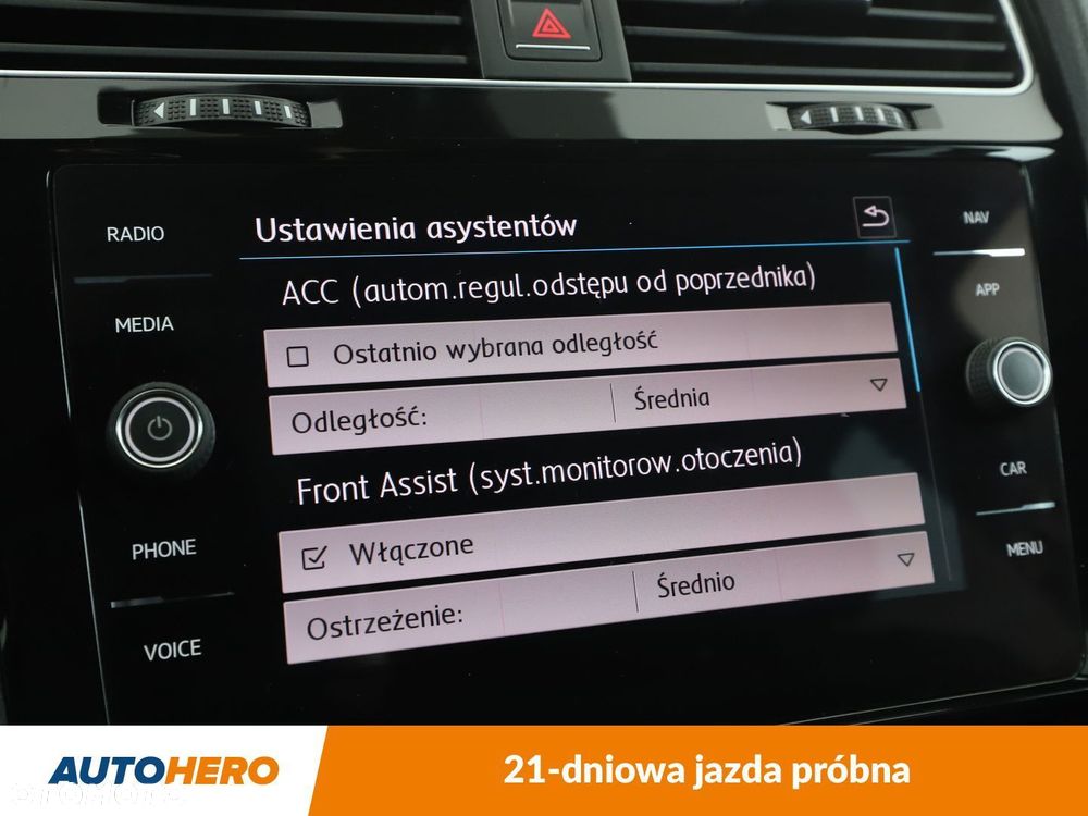 Volkswagen Golf - 24