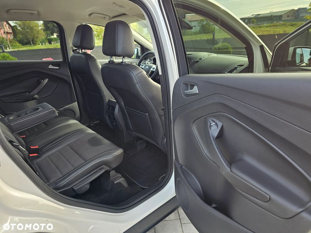 Ford Kuga 2.0 TDCi 2x4 Titanium - 35