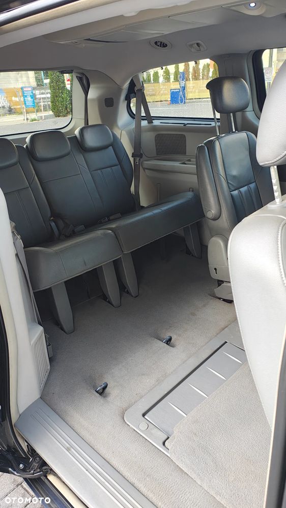 Chrysler Town & Country - 20