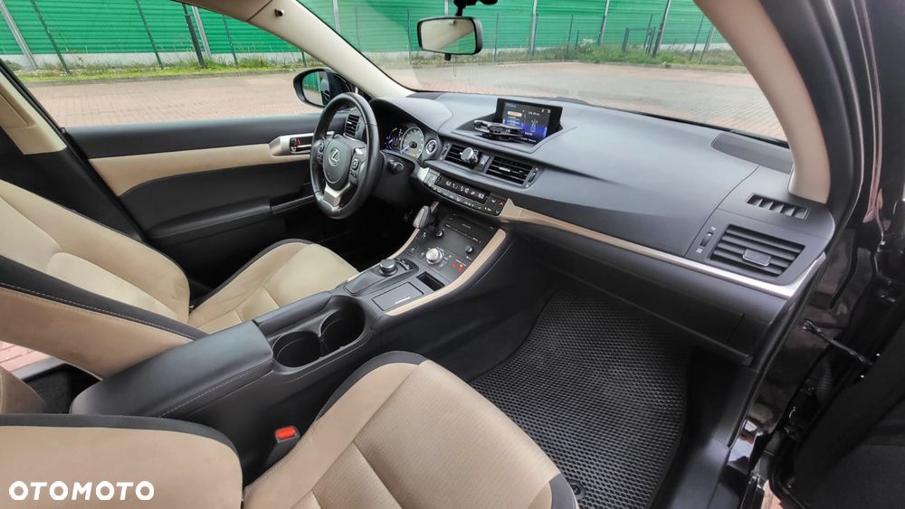 Lexus CT - 16
