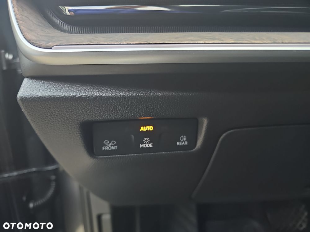 Skoda Superb 2.0 TDI SCR L&K DSG - 27