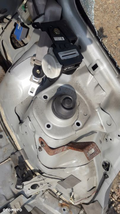 Mazda Premacy tył nadkole Kielich mocowanie siodło - 2