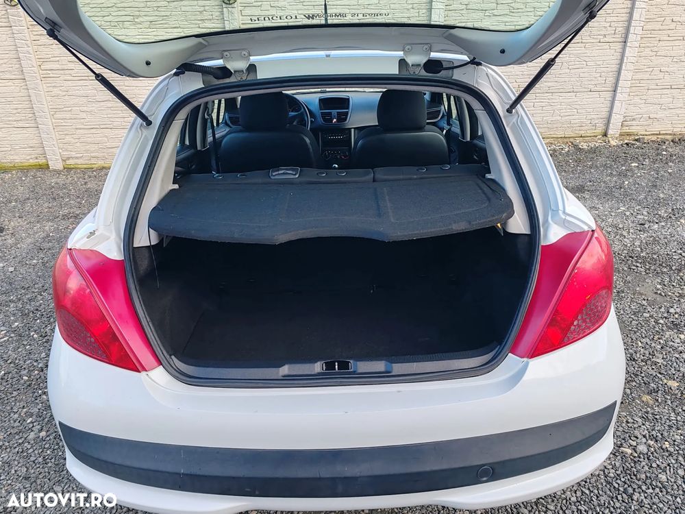Peugeot 207 - 8