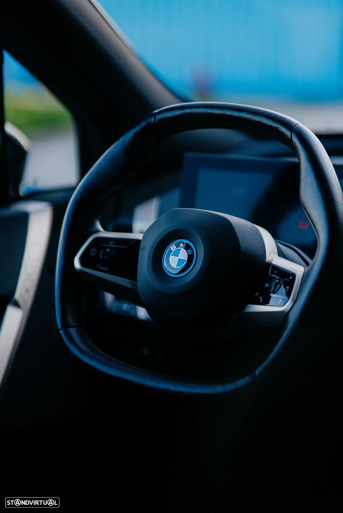 BMW iX xDrive40 - 26