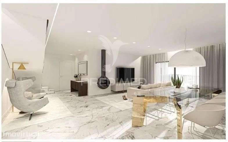 Apartamento T3 + 2 (Duplex) em Condomínio Privado