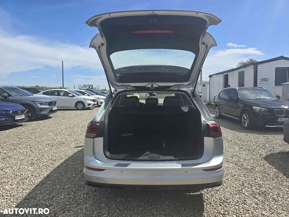 Volkswagen Golf - 8
