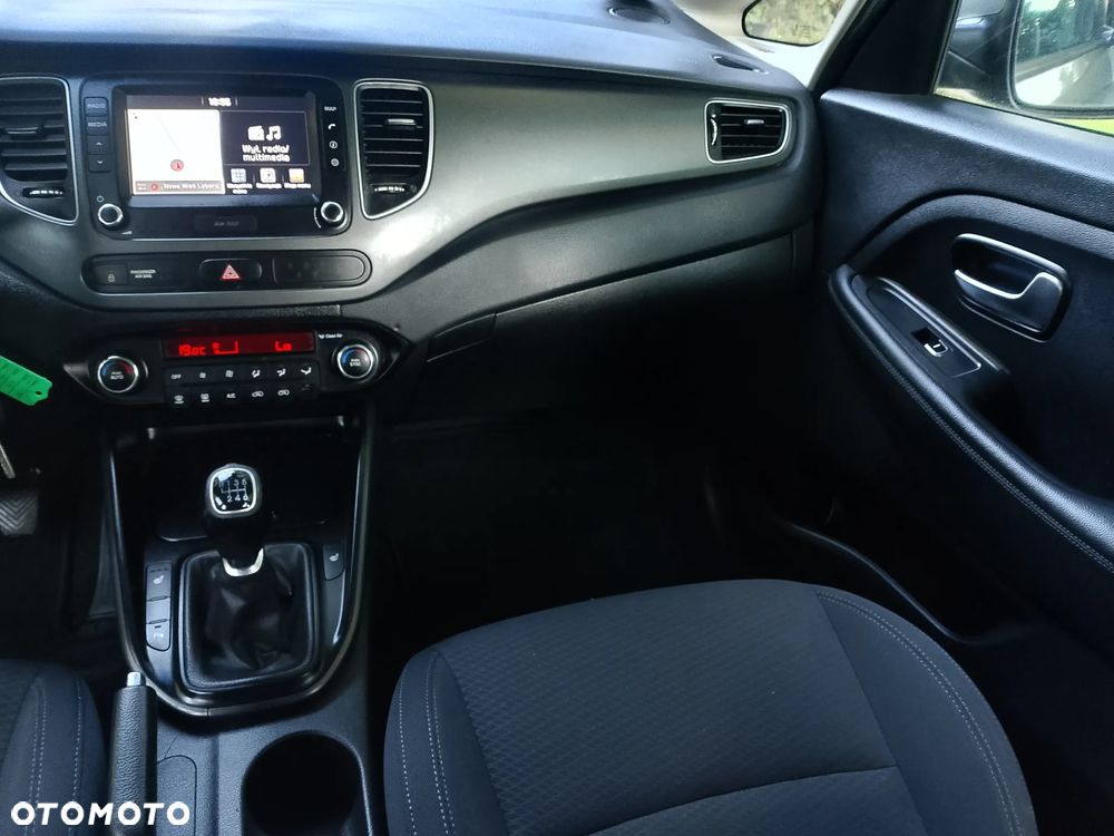 Kia Carens 1.7 CRDi M 7os EU6 - 18