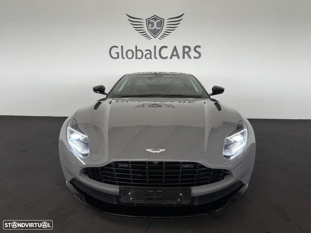 Aston Martin DB11 Coupé - 39