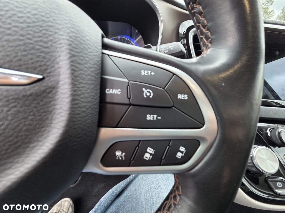 Chrysler Pacifica - 27