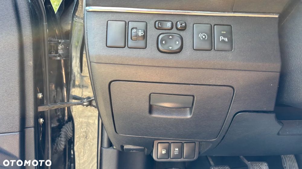 Toyota Avensis 2.0 D-4D - 26