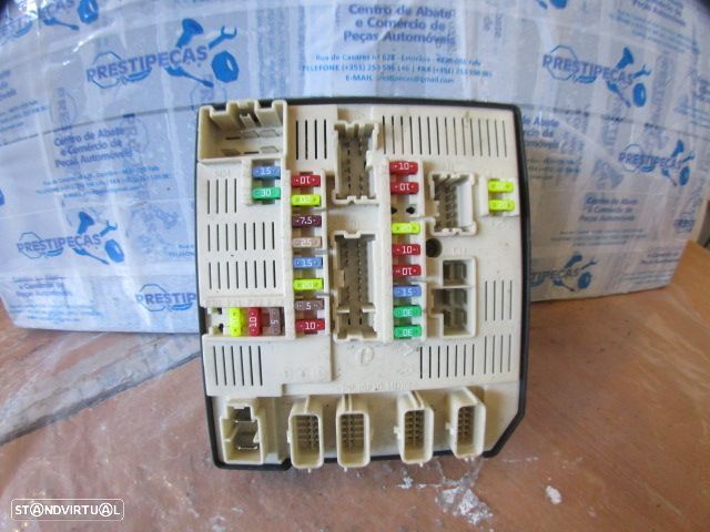 Caixa Fusiveis 284B68372R RENAULT MEGANE 3 FASE 1 2011 1.9DCI 130CV 5P PRETO ORIGINAL - 1