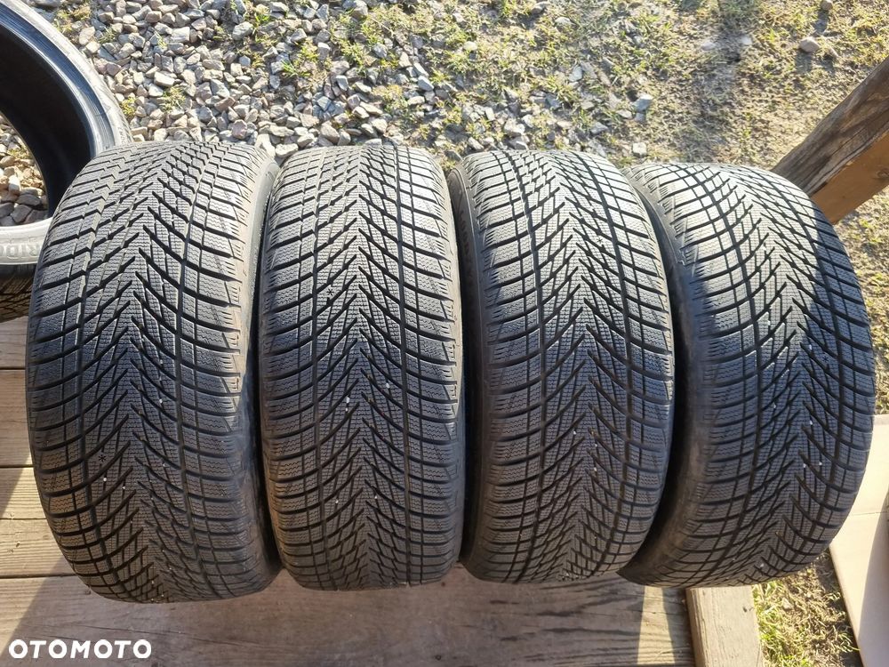 Opony Goodyear UltraGrip Performance3 235/40R19 96V 2024r.4x8,5mm jak nowe - 1