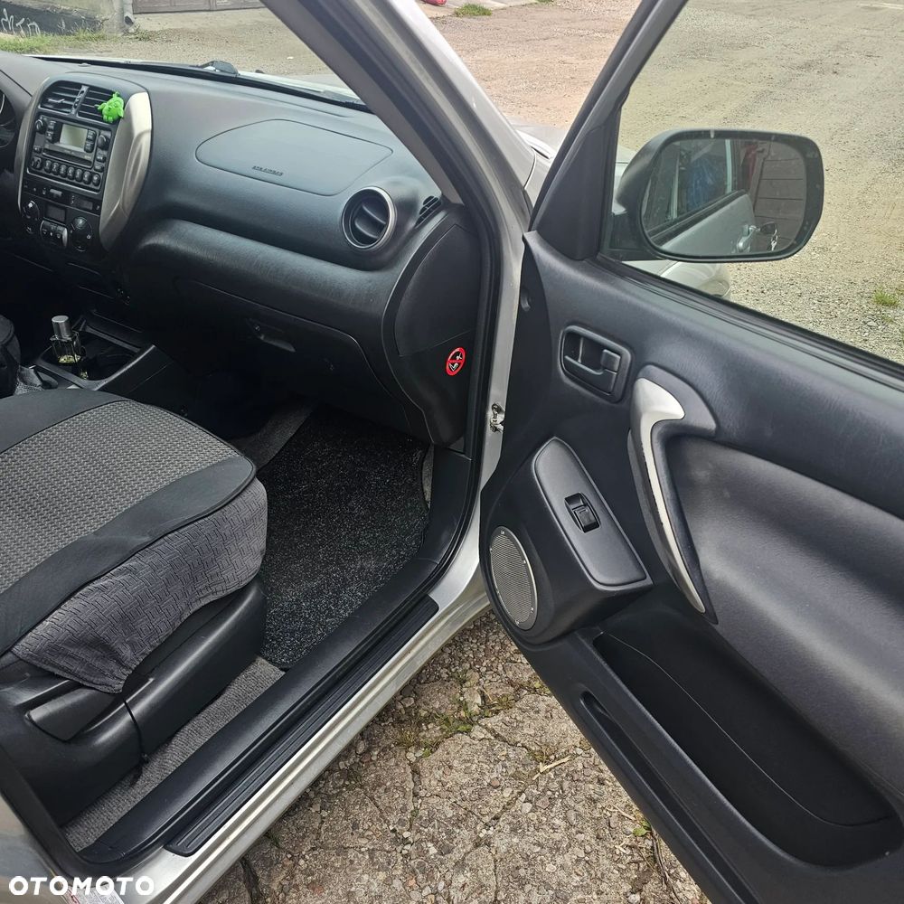 Toyota RAV4 2.0 D-4D 4x4 - 10