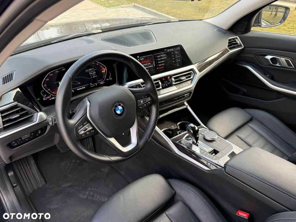 BMW Seria 3 320d xDrive Edition Luxury Line Purity - 28