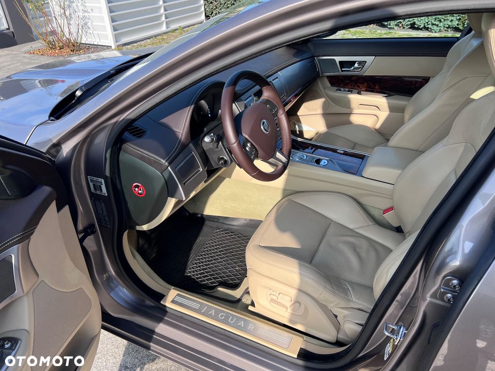 Jaguar XF 3.0 V6 Diesel S Luxury - 5