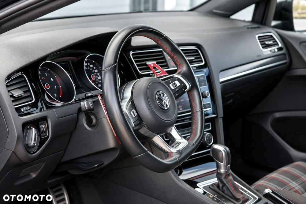 Volkswagen Golf - 16