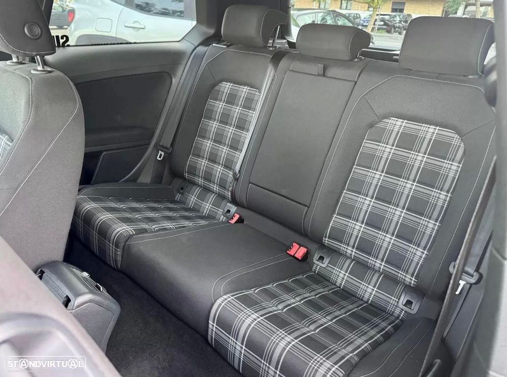 VW Golf 2.0 TDI GTD DSG - 21