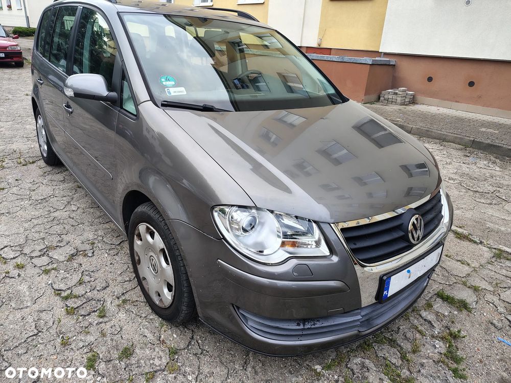 Volkswagen Touran - 1