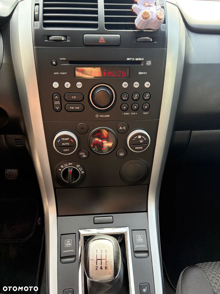Suzuki Grand Vitara 2.0 - 18