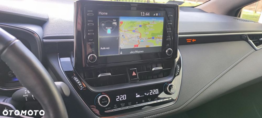 Toyota Corolla 2.0 Hybrid Executive - 12