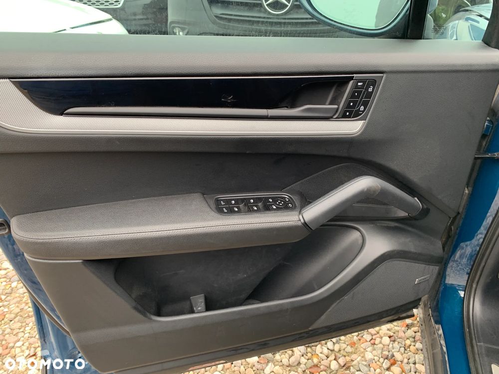 Porsche Cayenne - 19