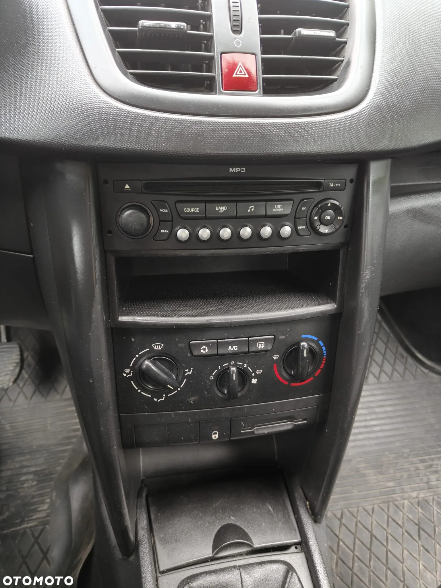 Peugeot 207 - 8
