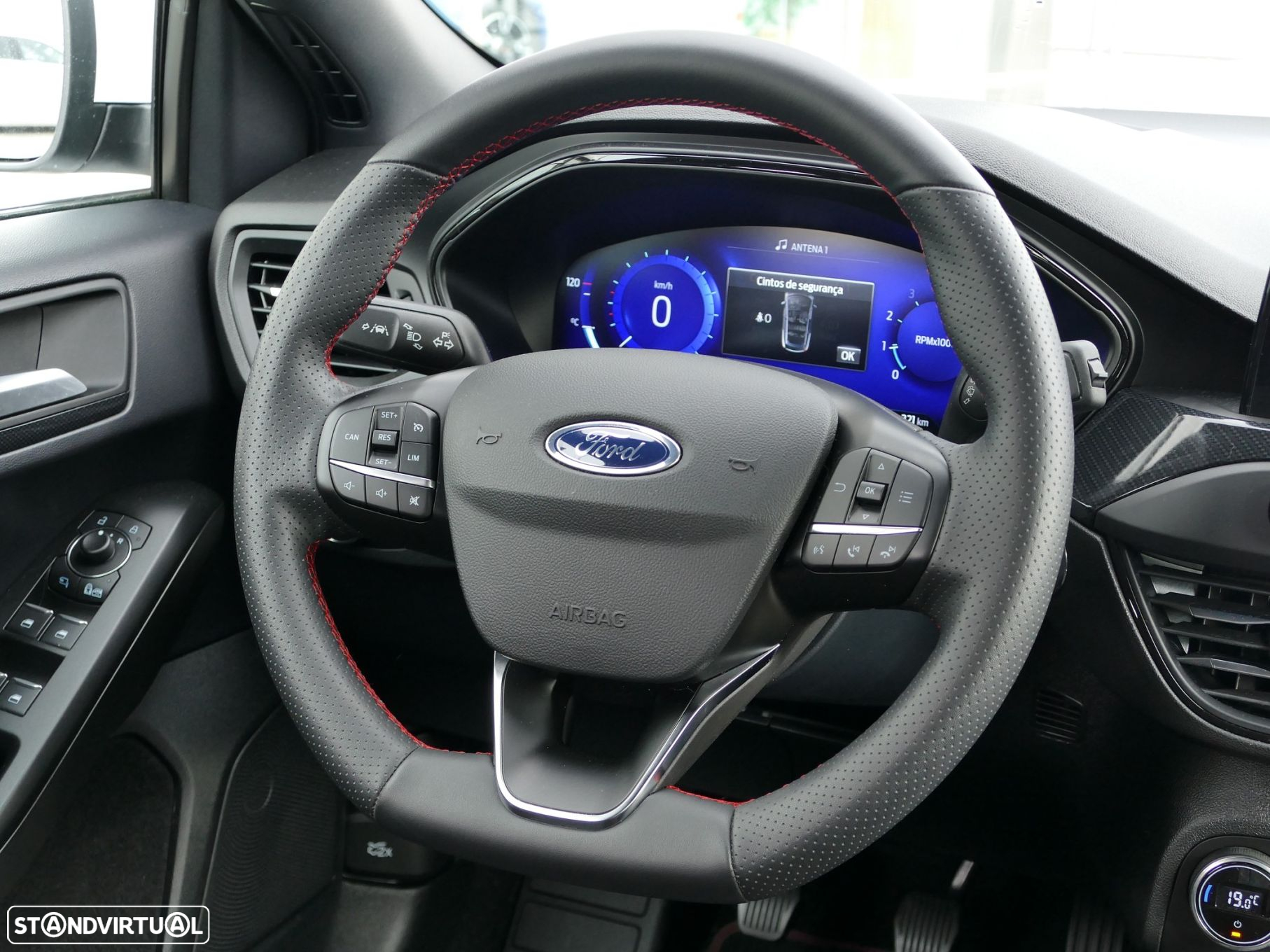 Ford Focus 1.0 EcoBoost MHEV ST-Line X - 27