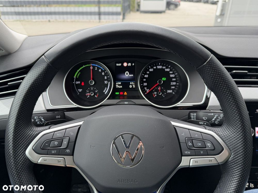 Volkswagen Passat - 30