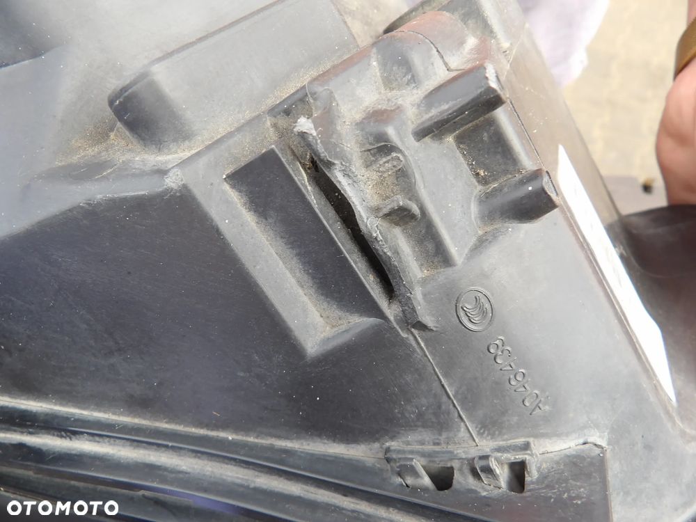 BMW - E87 - PRAWA LAMPA PRZEDNIA - URWANE USZY - UK - 7249652 - 11