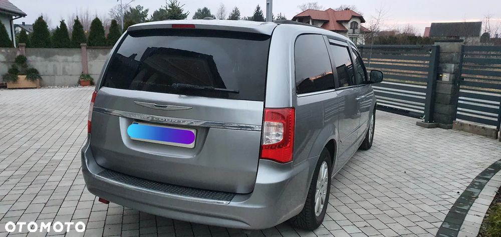 Chrysler Town & Country - 2