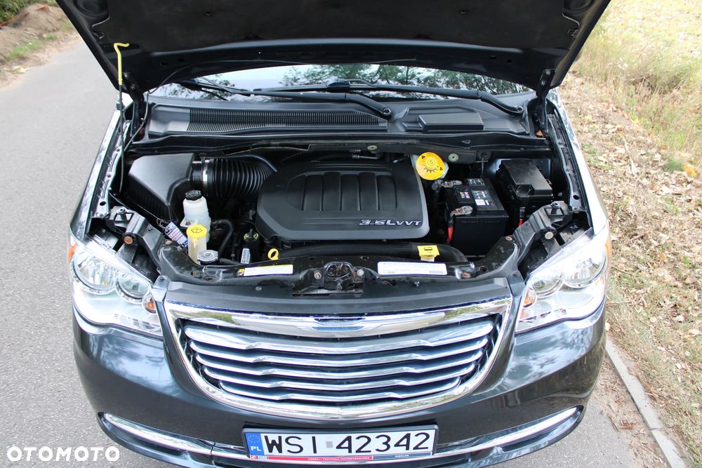 Chrysler Town & Country 3.6 Limited - 9
